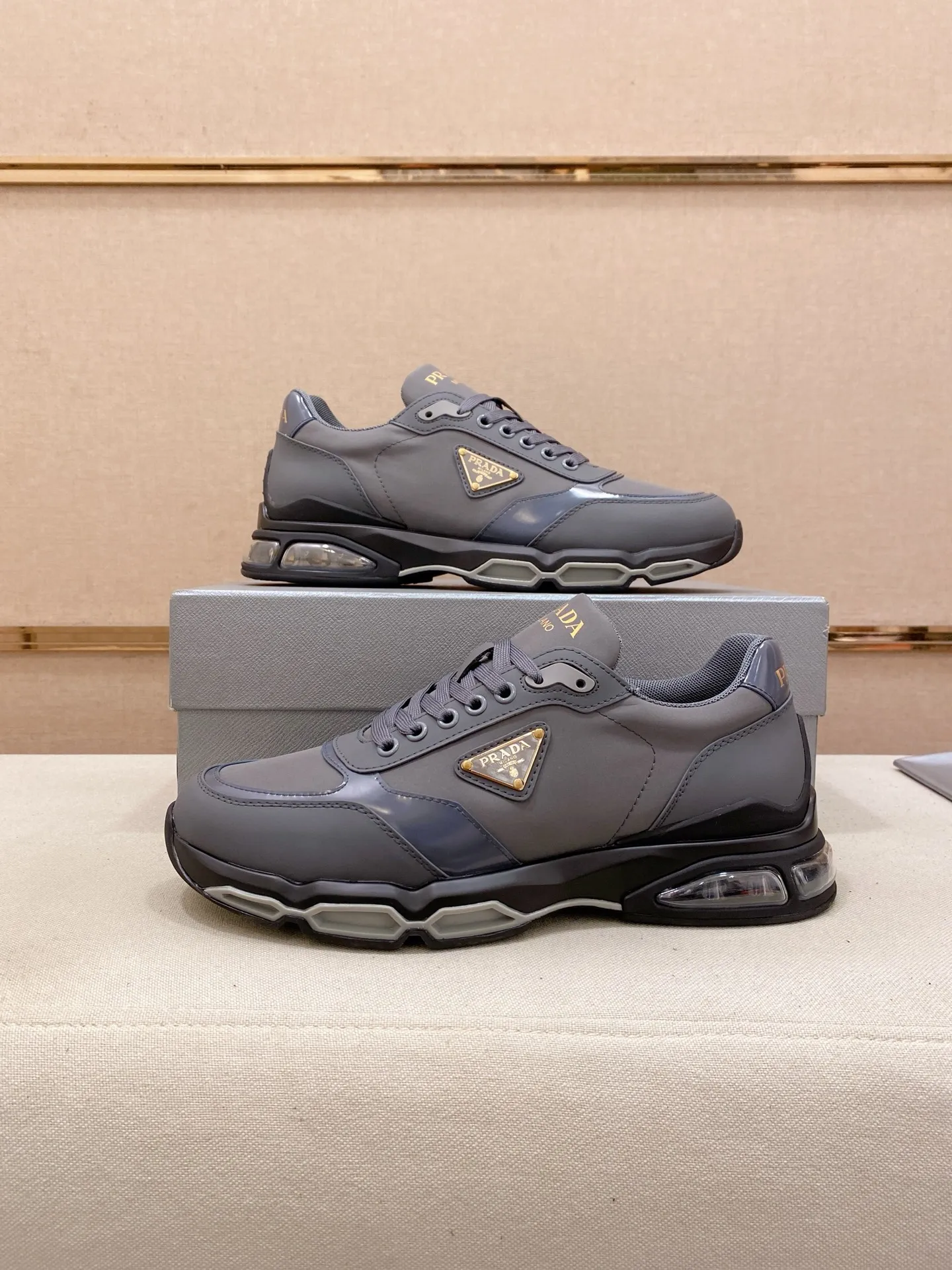 Factory price 640💰 ✔️✔️✔️Higher version High-quality new PRADA (Prada) counters are on the market at the same time. New men's shoes, 😘fabrics imported first-layer cowhide with waterproof materials, purely handmade. Lining: Full cowhide lining. 👍🏿 High-end ☄️ air-cushion molded anti-slip rubber outsole, exquisite lines, simple and elegant, comfortable and high-end for leisure travel. Code number: 38 to 45
